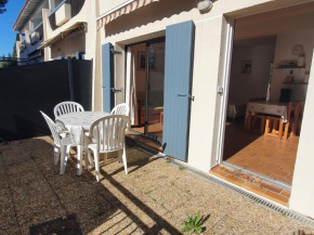 Studio avec coin-nuit, piscine, terrasse et parking à Sainte-Maxime, proche plages et commerces - FR-1-780-74